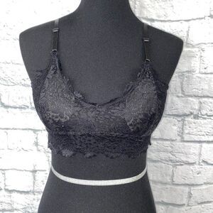 Women’s lace Bralette w/adjustable straps black size small